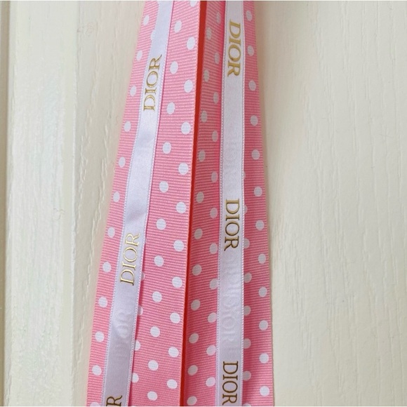 Brand New Dior White Pebbled Textured Paper Gift Bags & 3 Wrapping Ribbons - Picture 6 of 13